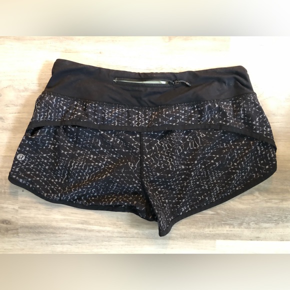 NWOT - Lululumon run shorts Snake print - Picture 1 of 2